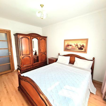 Apartament 2 Bedrooms, Botanica Chisinau Eksteriør bilde